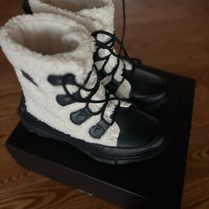 Sorel Women’s Explorer II Joan Cozy Boots